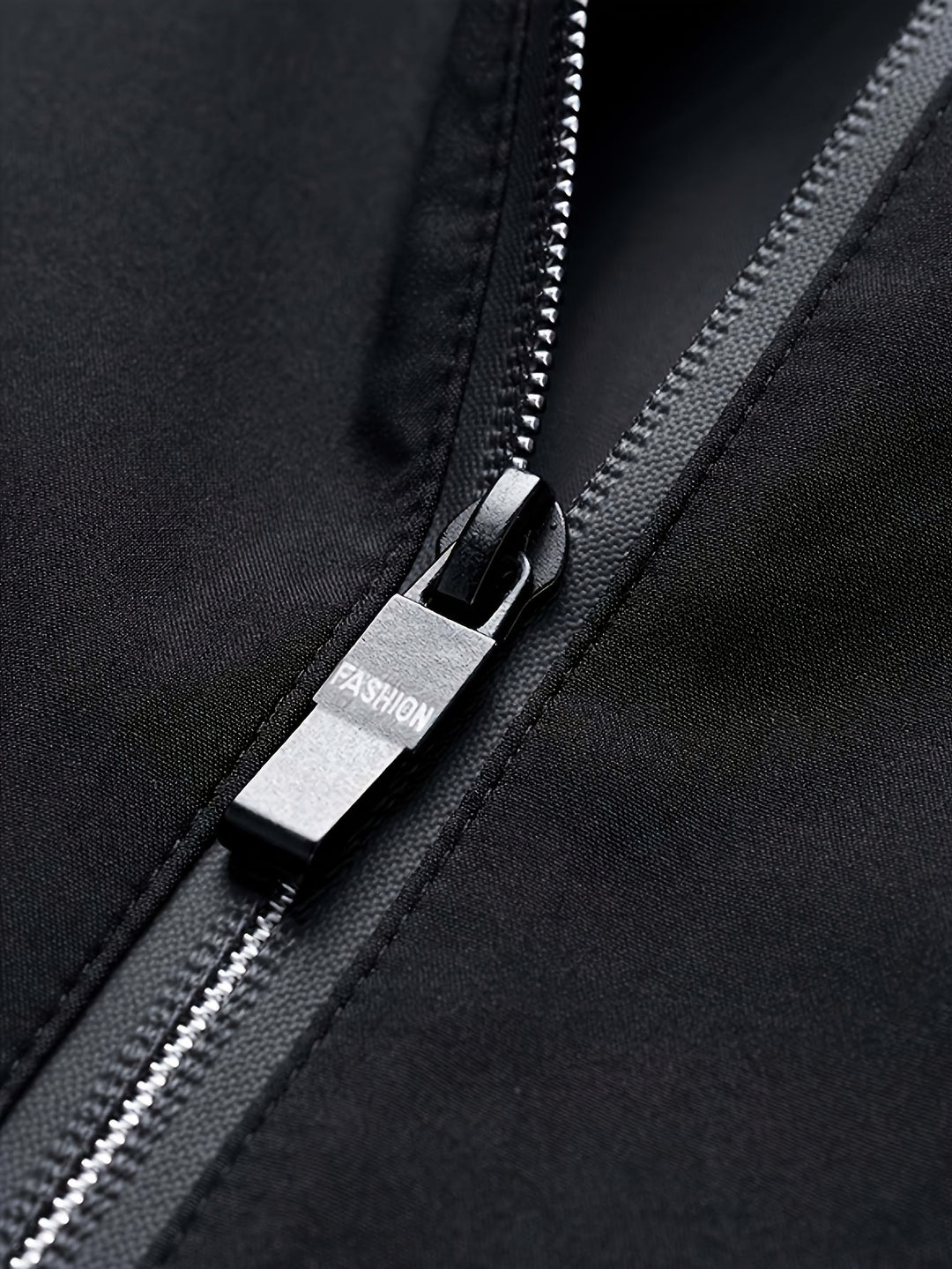 Sporty jakke | Vindtæt med hætte og lynlås 3