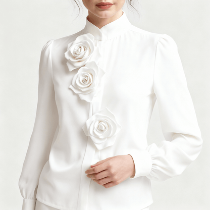 Nordori | Højhalset hvid bluse med 3D rose accenter