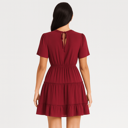 Krótka sukienka w kolorze burgundowym z wiązaniem przy dekolcie