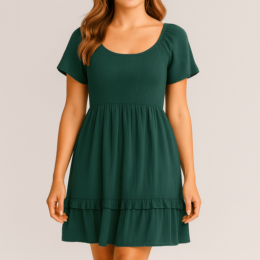 Kort boho-kjole i flaskegrøn med smock-detaljer